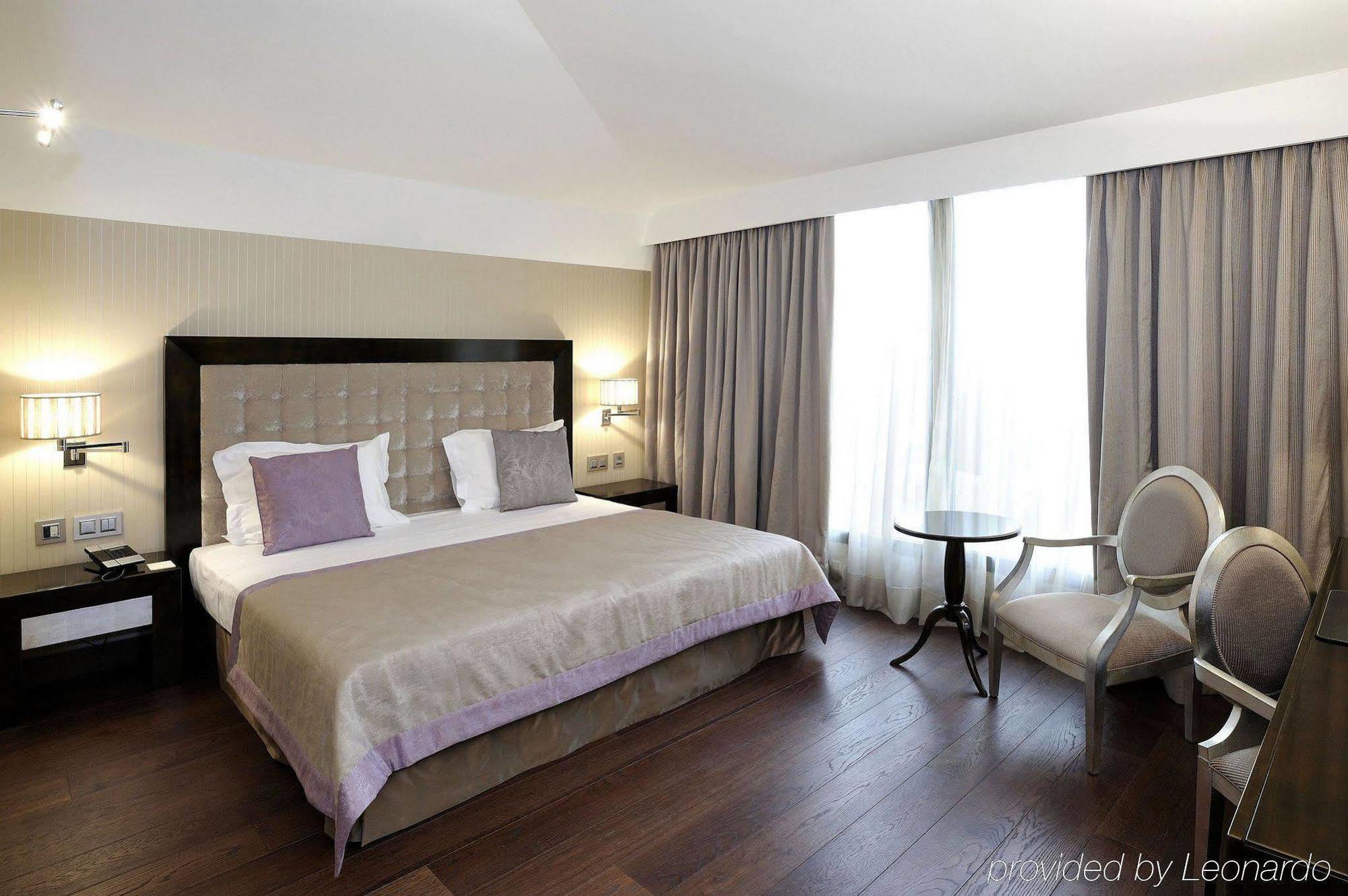 Dehesa Real Hotel Madrid Exterior photo